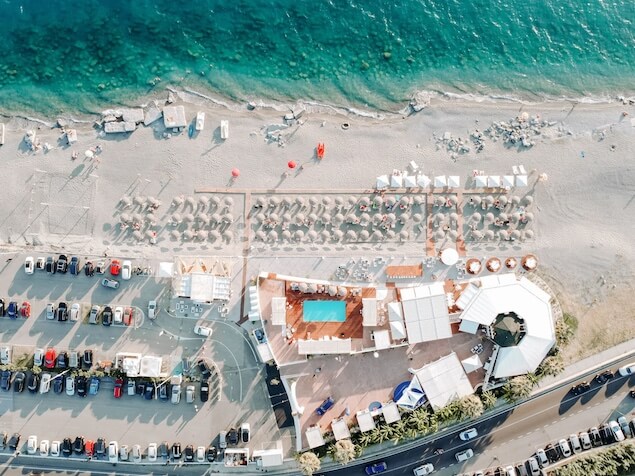 Il Rivale Beach Club, lo stabilimento balneare del Riva dove l’eleganza incontra il comfort