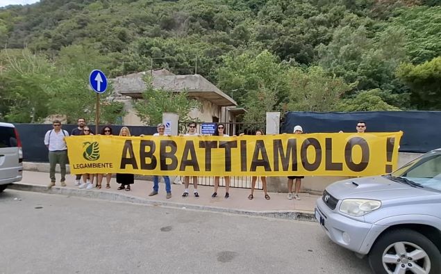 Goletta Verde rilancia dalla Calabria la lotta all’abusivismo edilizio