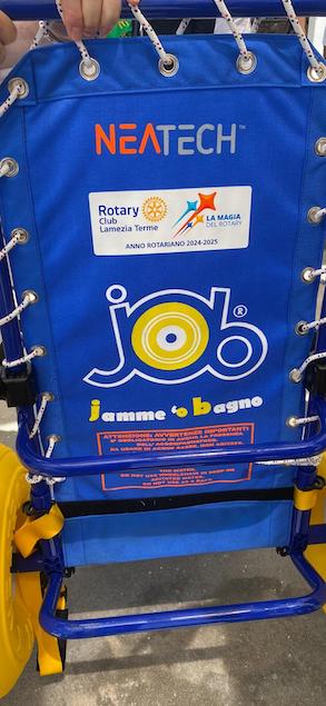 A mare senza barriere, Rotary Lamezia consegna carrozzina Job