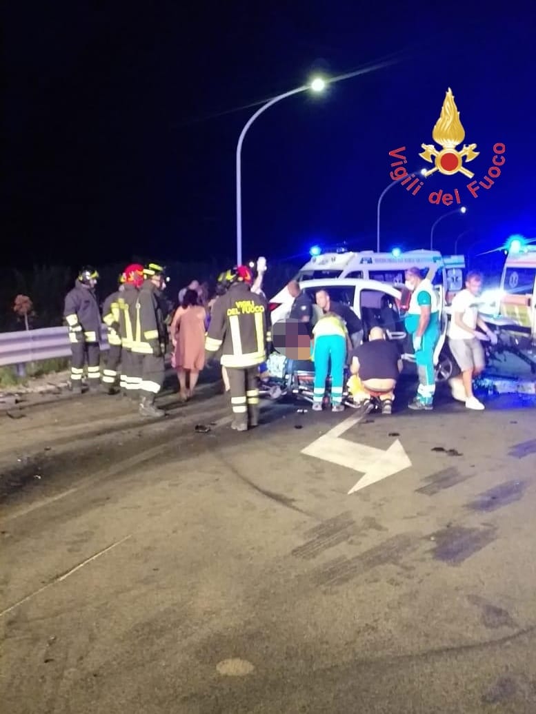 Incidente stradale sulla SS106 nei pressi dello svincolo della Marina di Sibari, 4 feriti