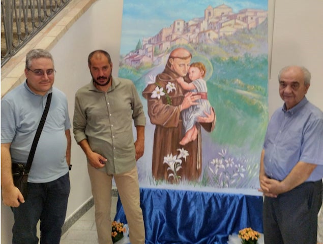 Lo scrittore Vincenzo Ursini dona quadro di S. Antonio al comune di Petrizzi