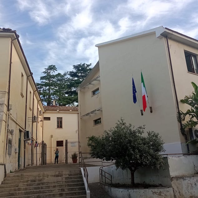 Lamezia. Scuola primaria plesso Via delle Rose: un sentito “grazie” all’Amministrazione comunale