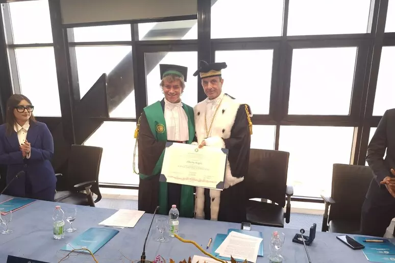 Ad Alberto Angela laurea honoris causa in Scienze ambientali