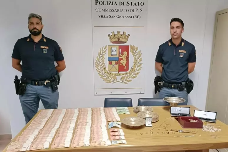 Arrestata coppia trovata con monili e oggetti in oro rubati