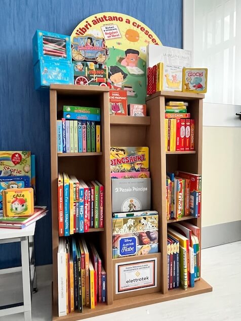 Due aziende lametine donano al reparto Pediatria dell'ospedale due piccole biblioteche