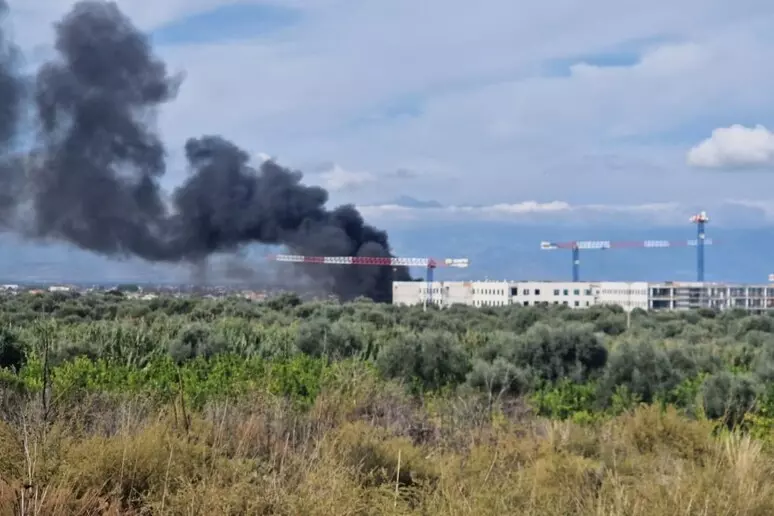 Fiamme nel cantiere del nuovo ospedale della Sibaritide, indagini