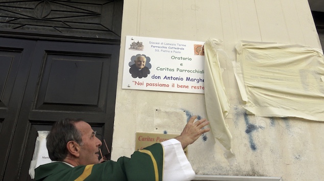 Lamezia. Cerimonia d’intitolazione delle sale dell’Oratorio della Cattedrale a Don Maiolo, Don  Gatti e Don Marghella