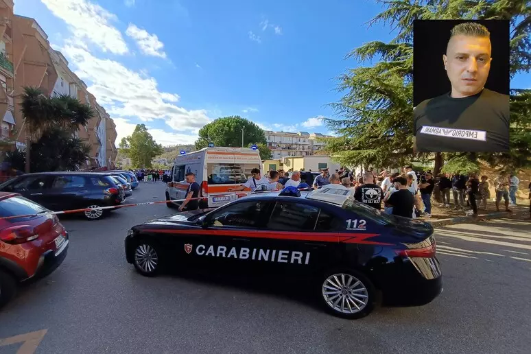 'Il poliziotto andava in ufficio, sparo dopo un'aggressione'