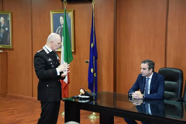 Il presidente Occhiuto in visita ai carabinieri di Cosenza