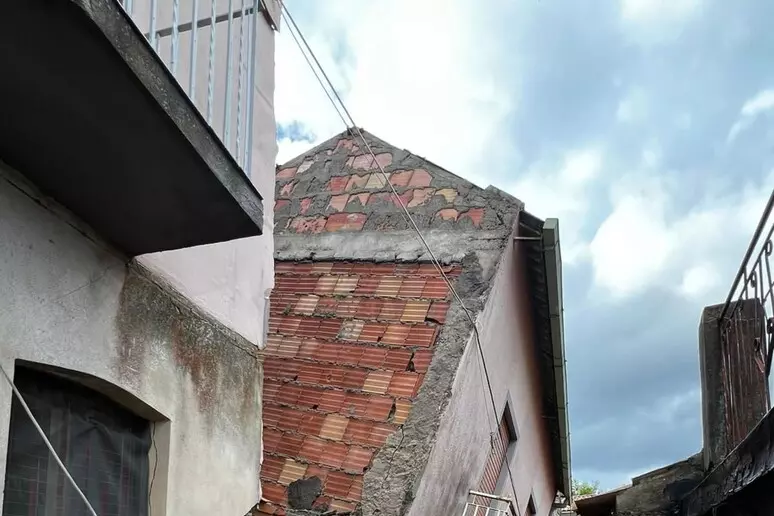 San Pietro a Maida, crollata casa disabitata