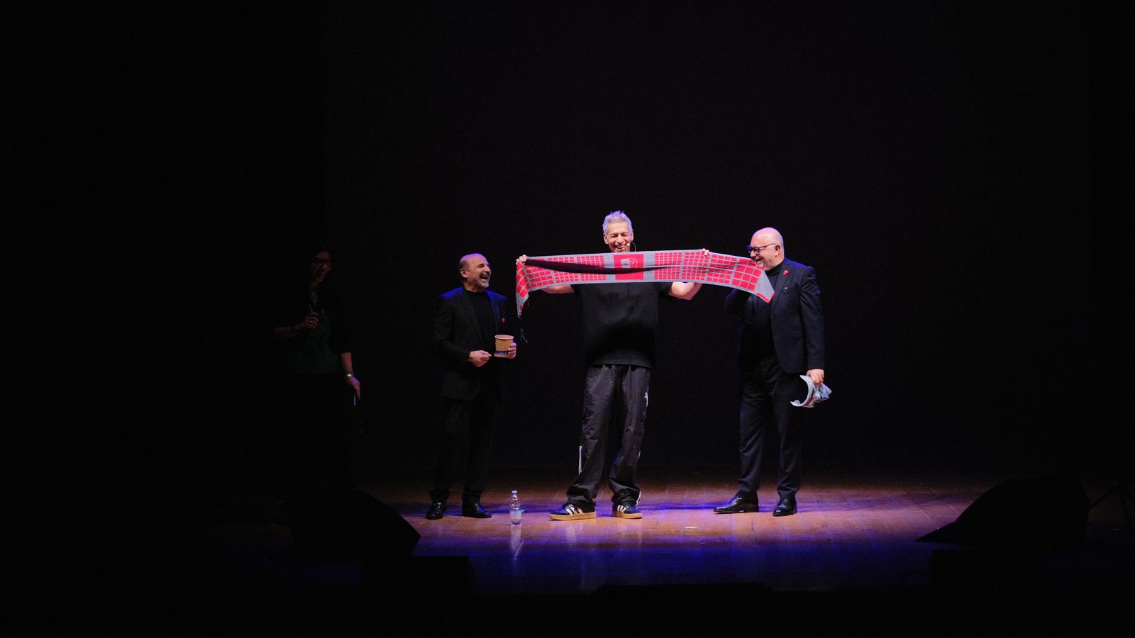 Capa Fresca: successo strabiliante di Giovanni Vernia al Teatro Grandinetti di Lamezia