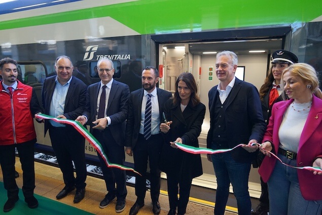 Inaugurato a Lamezia il nuovo treno ibrido regionale