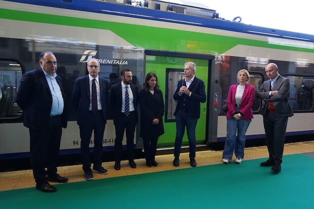 Inaugurato a Lamezia il nuovo treno ibrido regionale