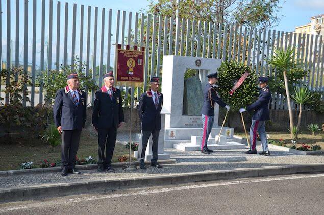 Questura di Catanzaro: una corona di alloro per ricordare i caduti della Polizia