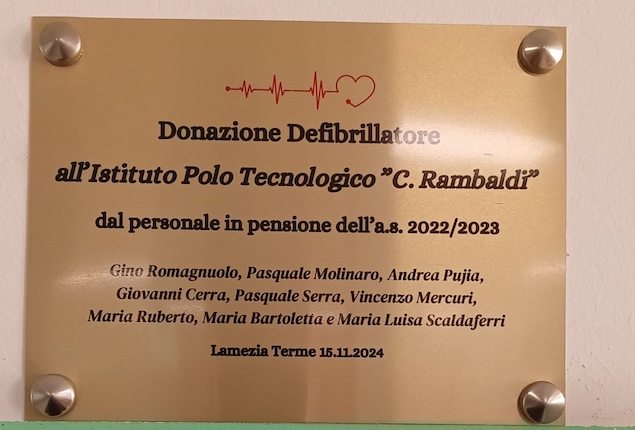 Un esempio di generosità: donato un defibrillatore al Polo Rambaldi De Fazio