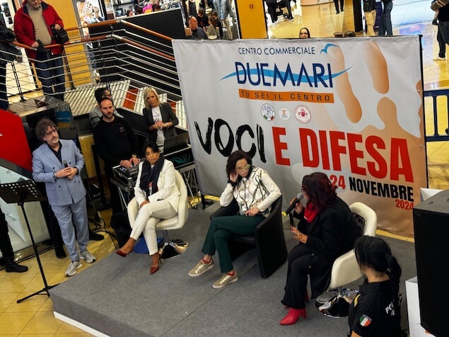 “Voci e Difesa”: un successo straordinario al Centro Commerciale Due Mari con Gessica Notaro protagonista