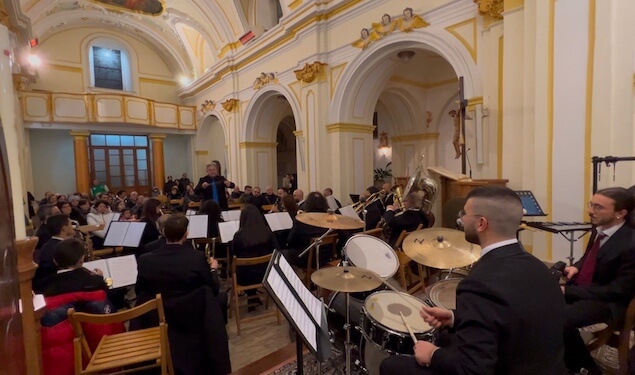 La Banda Musicale Santa Maria di Corazzo incanta il pubblico nei concerti natalizi del Reventino