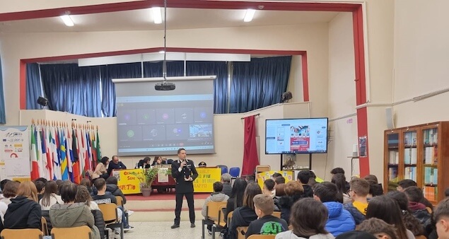 I carabinieri incontrano le scuole della provincia di Catanzaro