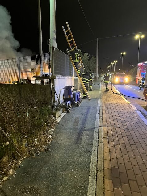 Incendio doloso dstrugge ambulanze a Lamezia Terme