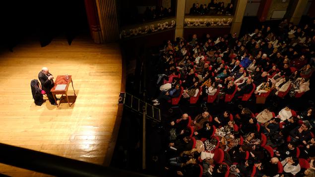 Lamezia. Sold out e applausi scroscianti per Umberto Galimberti