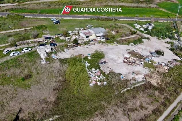 Discarica abusiva di 4000 metri quadri sequestrata a Crotone