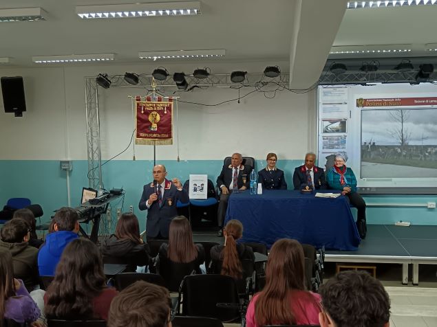 Incontro alla scuola media Manzoni (2)