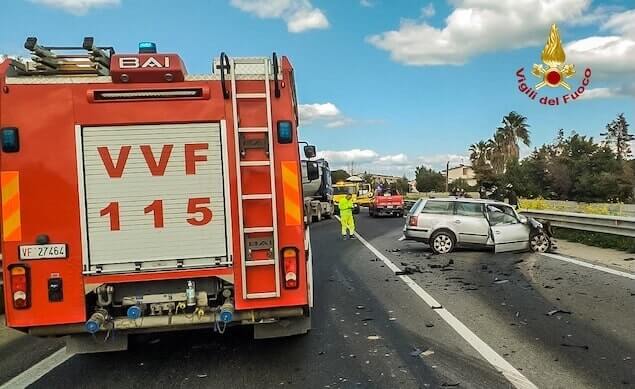 Tragico incidente stradale sulla SS106: un morto e un ferito