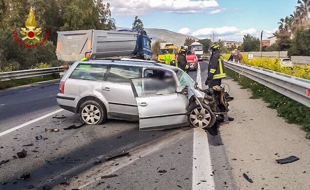 Tragico incidente stradale sulla SS106: un morto e un ferito